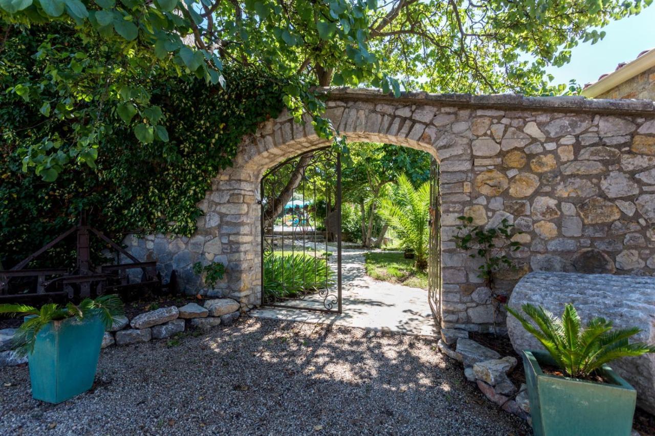 Domaine L'Helion Bed & Breakfast Taradeau Exterior photo
